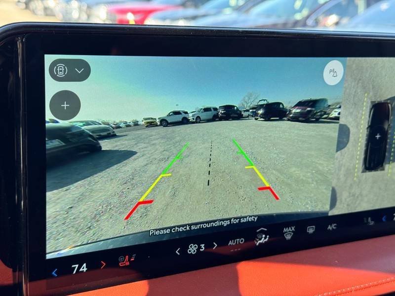 Lincoln Aviator Vehicle Full-screen Gallery Image 27