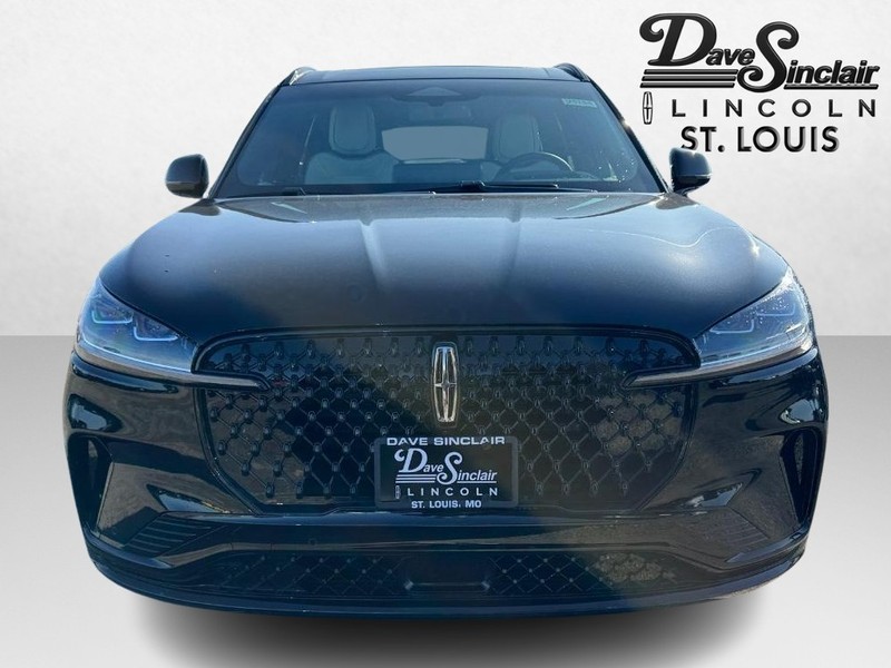 Lincoln Aviator Vehicle Full-screen Gallery Image 02