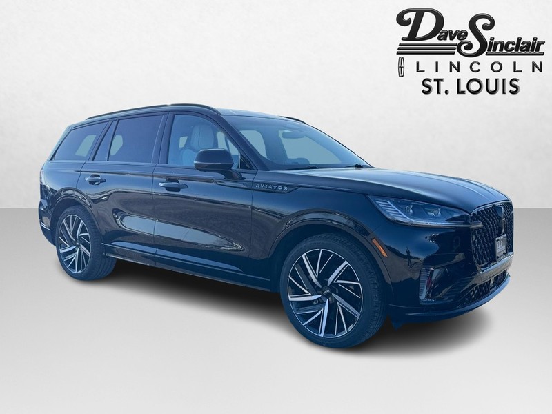 Lincoln Aviator Vehicle Full-screen Gallery Image 03