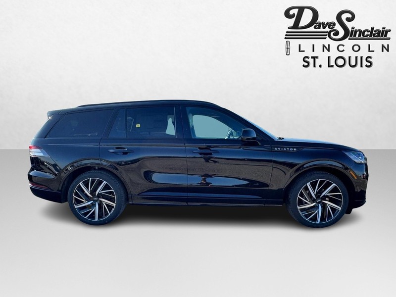 Lincoln Aviator Vehicle Full-screen Gallery Image 04