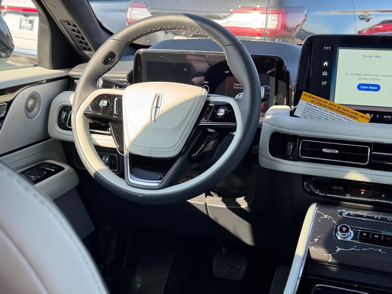Lincoln Aviator Vehicle Full-screen Gallery Image 15