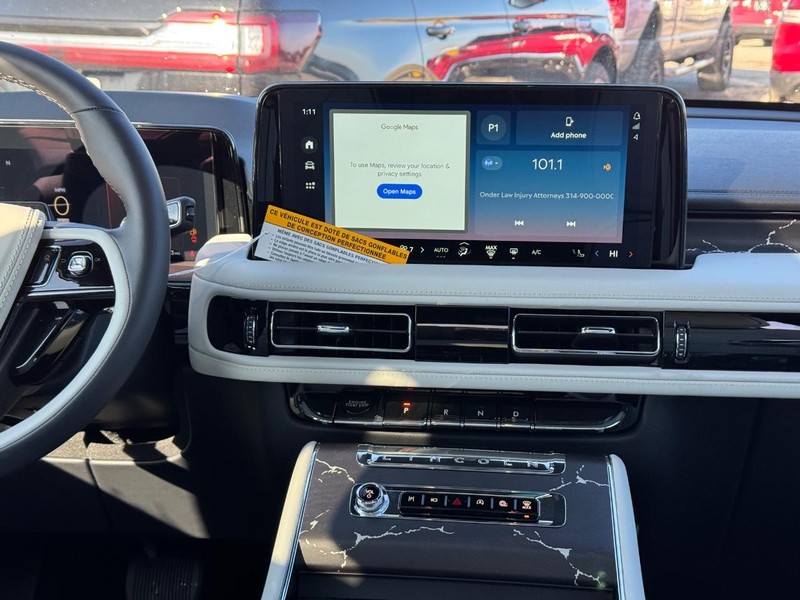 Lincoln Aviator Vehicle Full-screen Gallery Image 16