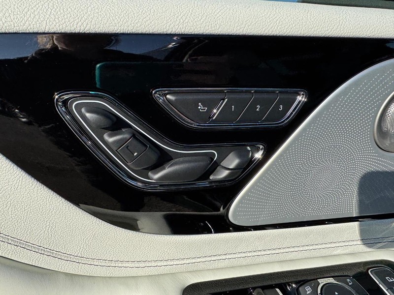 Lincoln Aviator Vehicle Full-screen Gallery Image 20