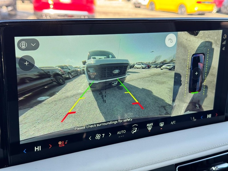 Lincoln Aviator Vehicle Full-screen Gallery Image 25