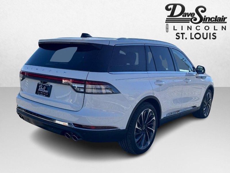 Lincoln Aviator Vehicle Full-screen Gallery Image 05