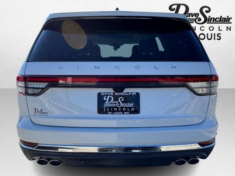 Lincoln Aviator Vehicle Full-screen Gallery Image 06
