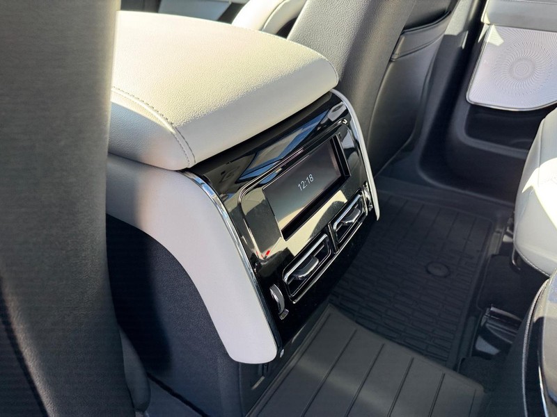 Lincoln Aviator Vehicle Full-screen Gallery Image 14