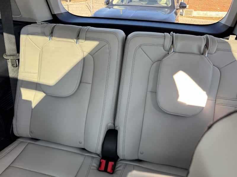 Lincoln Aviator Vehicle Full-screen Gallery Image 15