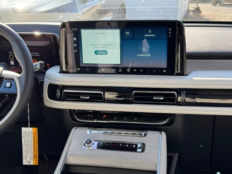 Lincoln Aviator Vehicle Full-screen Gallery Image 19