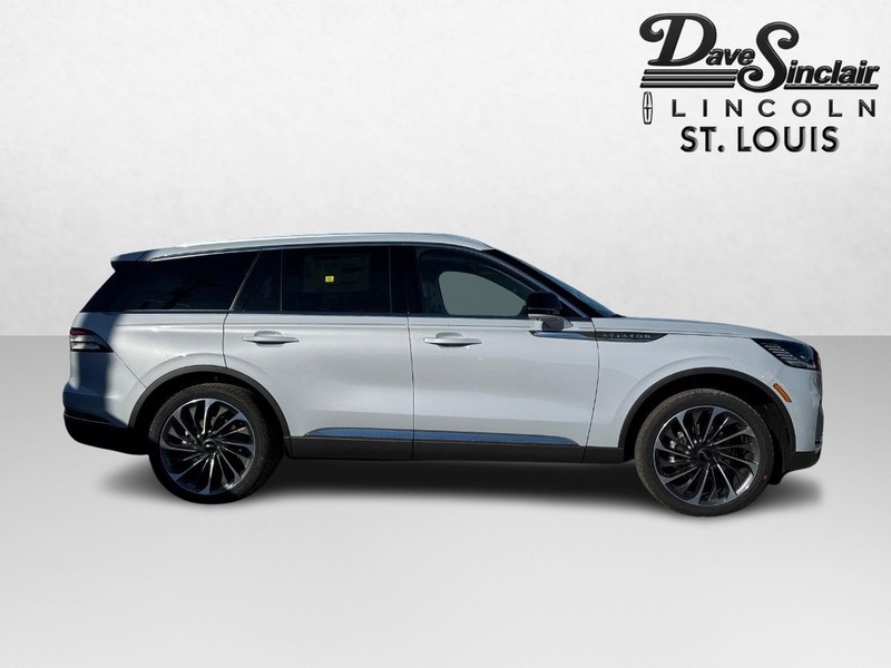 Lincoln Aviator Vehicle Full-screen Gallery Image 04