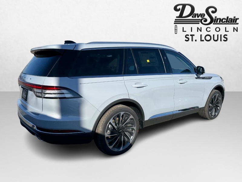 Lincoln Aviator Vehicle Full-screen Gallery Image 05
