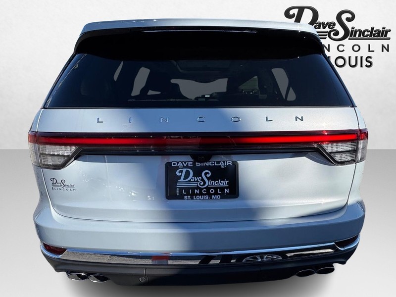 Lincoln Aviator Vehicle Full-screen Gallery Image 06