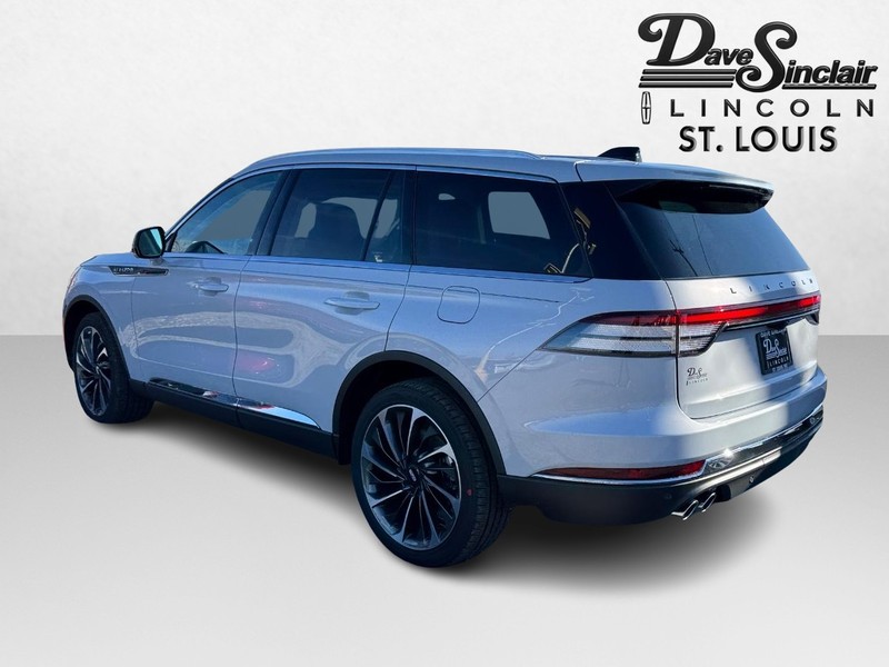 Lincoln Aviator Vehicle Full-screen Gallery Image 07