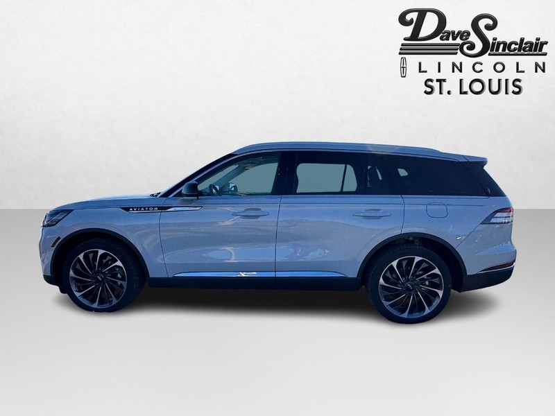 Lincoln Aviator Vehicle Full-screen Gallery Image 09