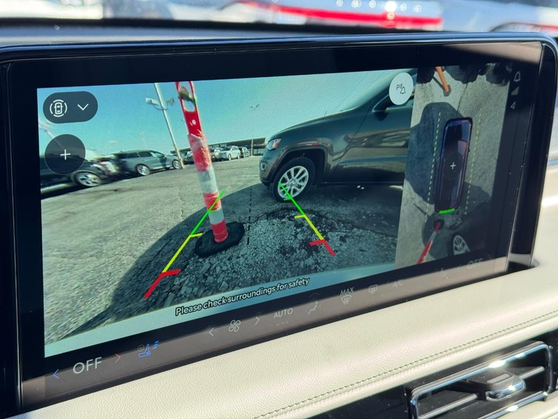 Lincoln Aviator Vehicle Full-screen Gallery Image 27