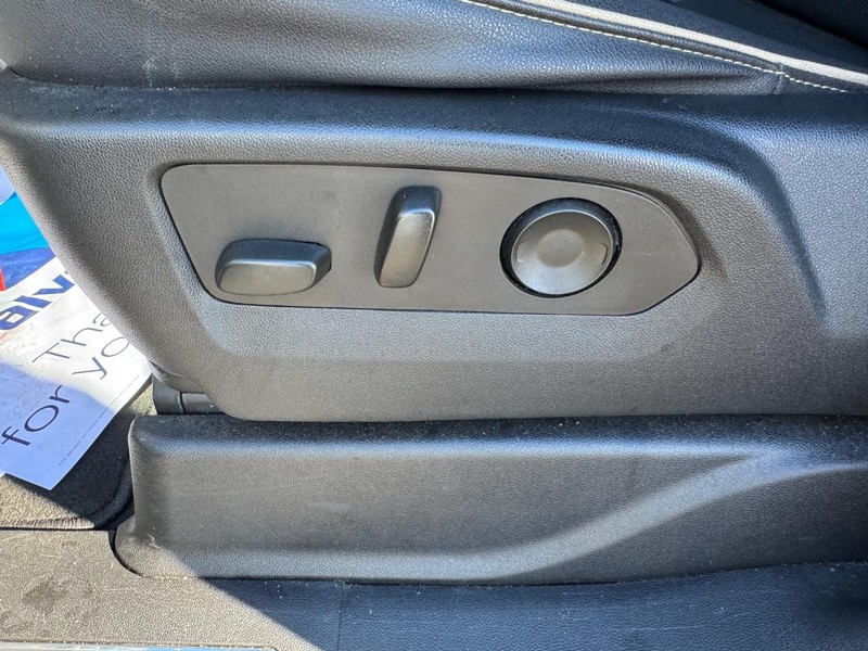 GMC Yukon XL Vehicle Full-screen Gallery Image 18
