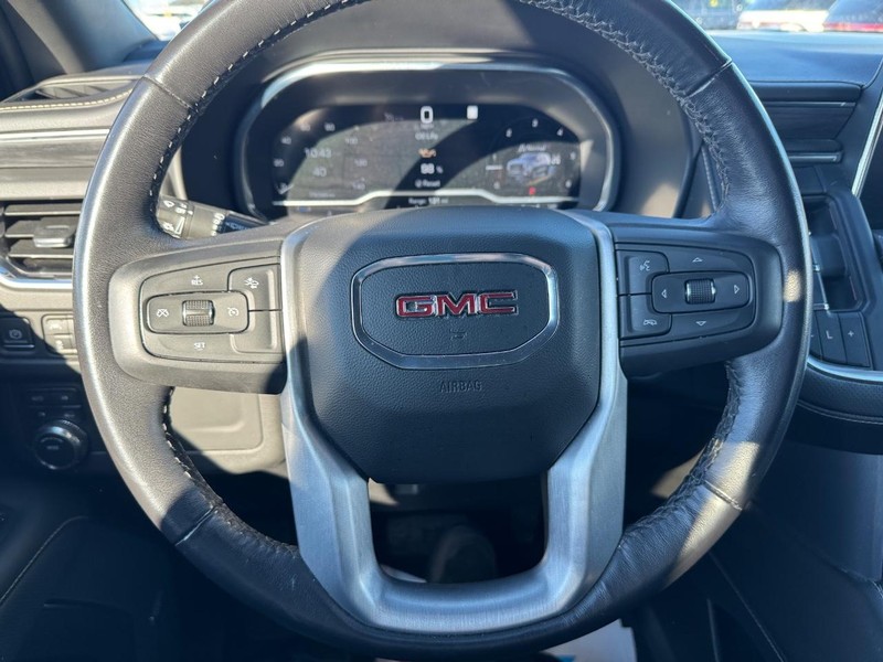GMC Yukon XL Vehicle Full-screen Gallery Image 20