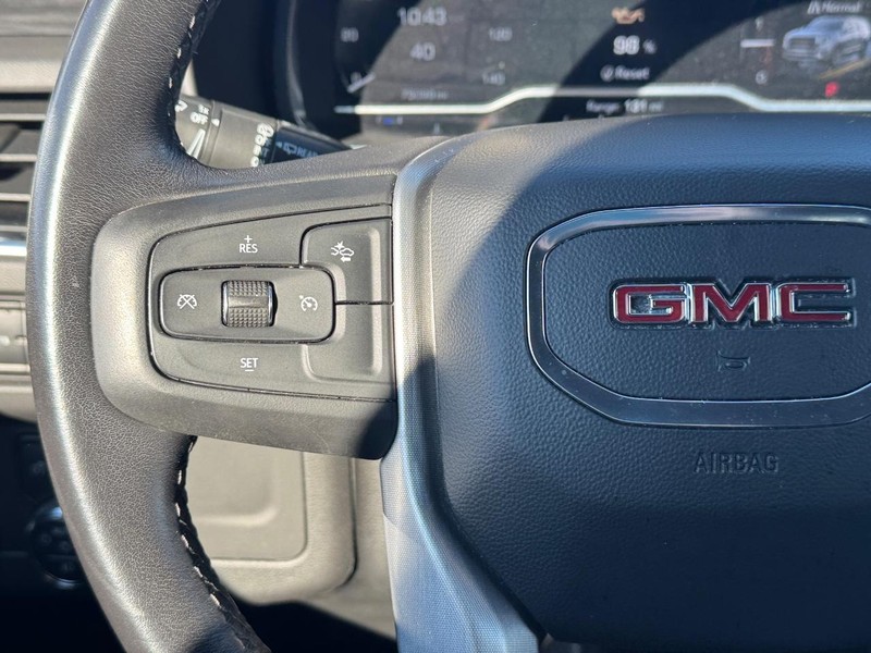 GMC Yukon XL Vehicle Full-screen Gallery Image 21
