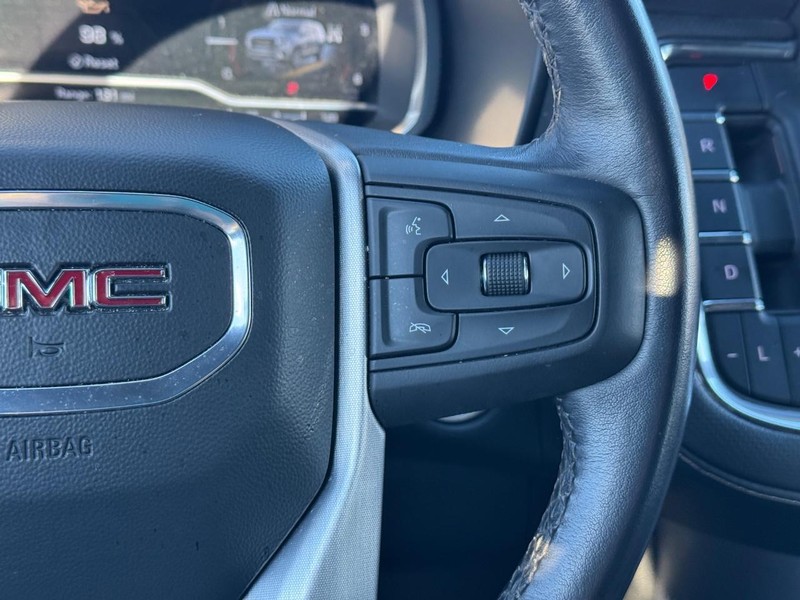 GMC Yukon XL Vehicle Full-screen Gallery Image 22
