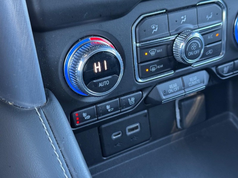 GMC Yukon XL Vehicle Full-screen Gallery Image 23