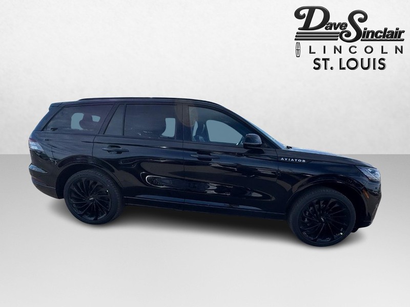 Lincoln Aviator Vehicle Full-screen Gallery Image 04
