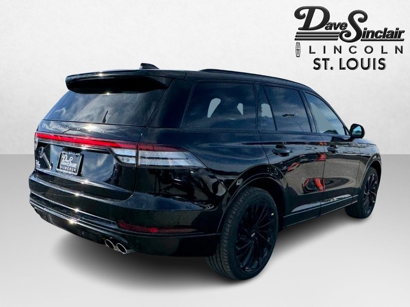 Lincoln Aviator Vehicle Full-screen Gallery Image 05