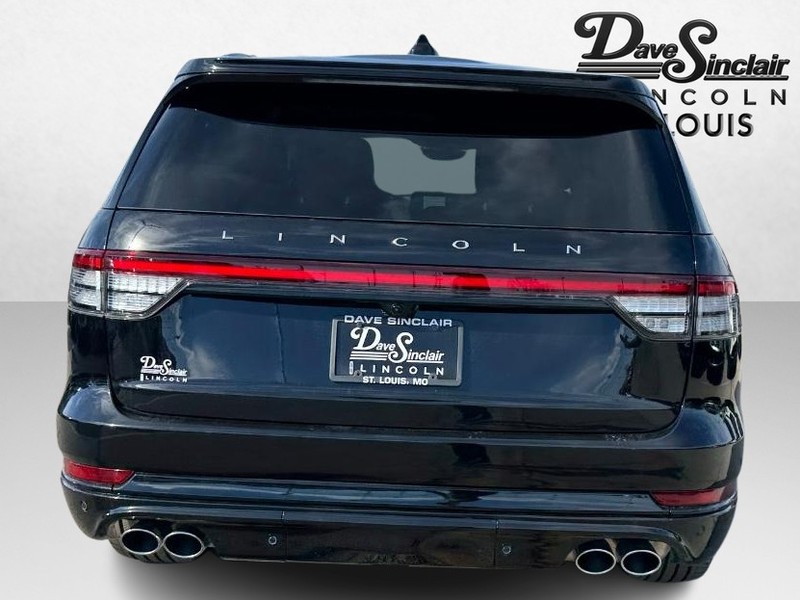 Lincoln Aviator Vehicle Full-screen Gallery Image 06