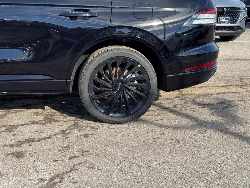 Lincoln Aviator Vehicle Full-screen Gallery Image 10