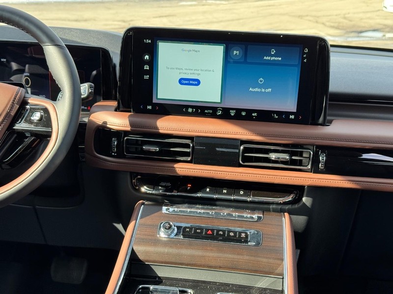 Lincoln Aviator Vehicle Full-screen Gallery Image 18