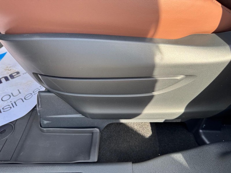 Lincoln Aviator Vehicle Full-screen Gallery Image 20