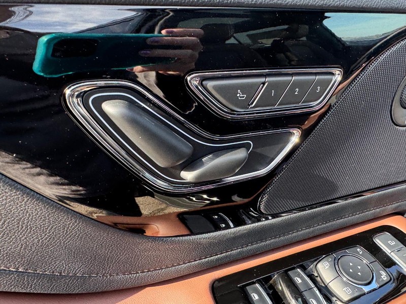Lincoln Aviator Vehicle Full-screen Gallery Image 22
