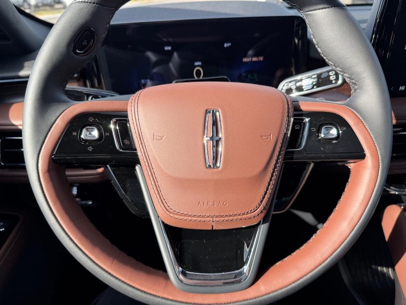 Lincoln Aviator Vehicle Full-screen Gallery Image 23