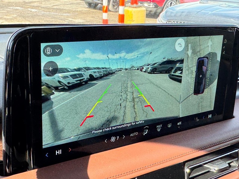 Lincoln Aviator Vehicle Full-screen Gallery Image 26