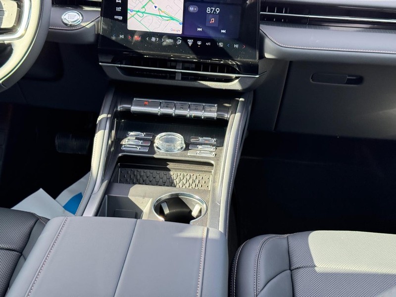 Lincoln Nautilus Vehicle Full-screen Gallery Image 18