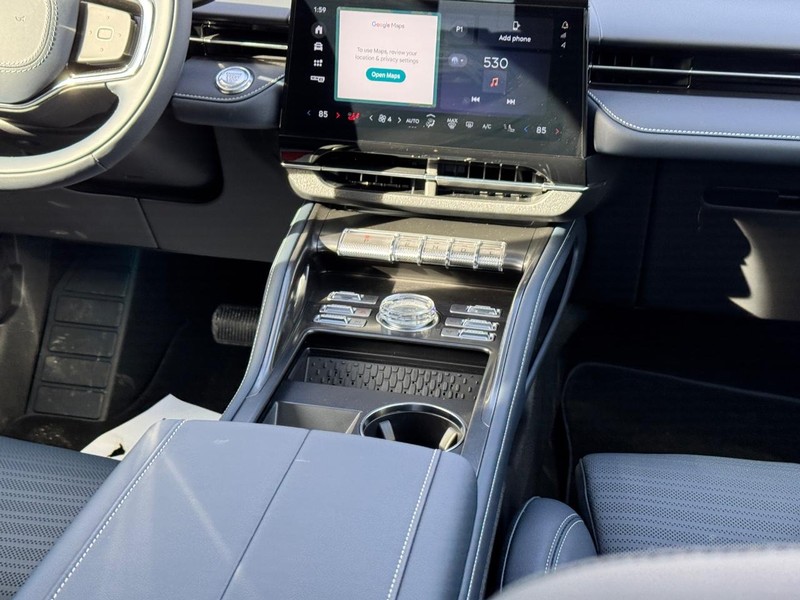 Lincoln Nautilus Vehicle Full-screen Gallery Image 18