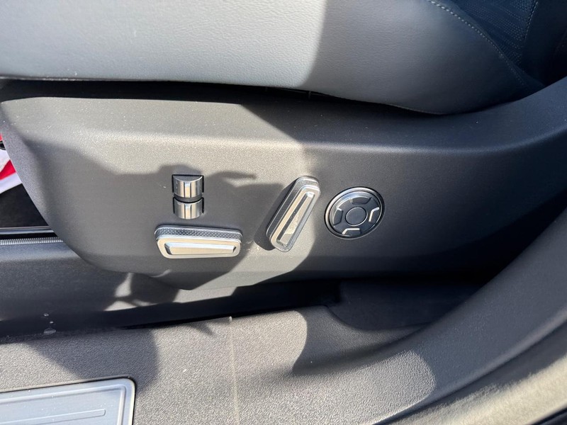 Lincoln Nautilus Vehicle Full-screen Gallery Image 19