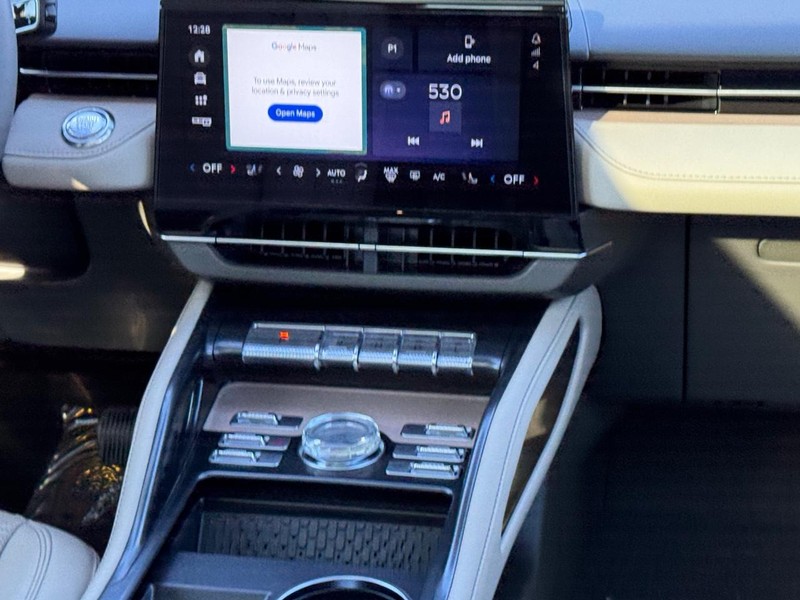 Lincoln Nautilus Vehicle Full-screen Gallery Image 15