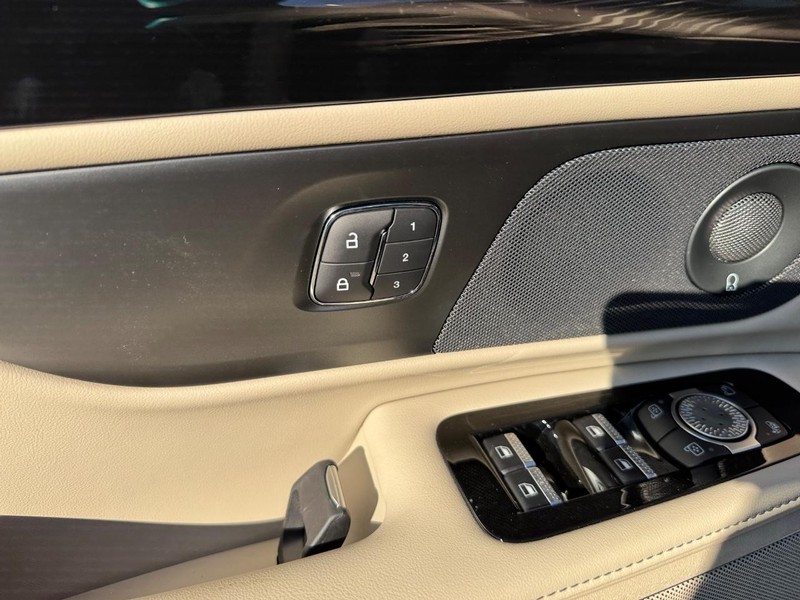 Lincoln Nautilus Vehicle Full-screen Gallery Image 19