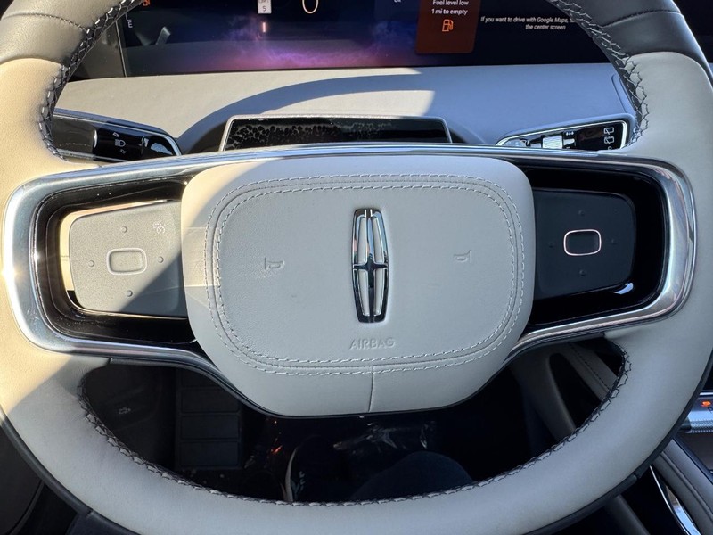 Lincoln Nautilus Vehicle Full-screen Gallery Image 21