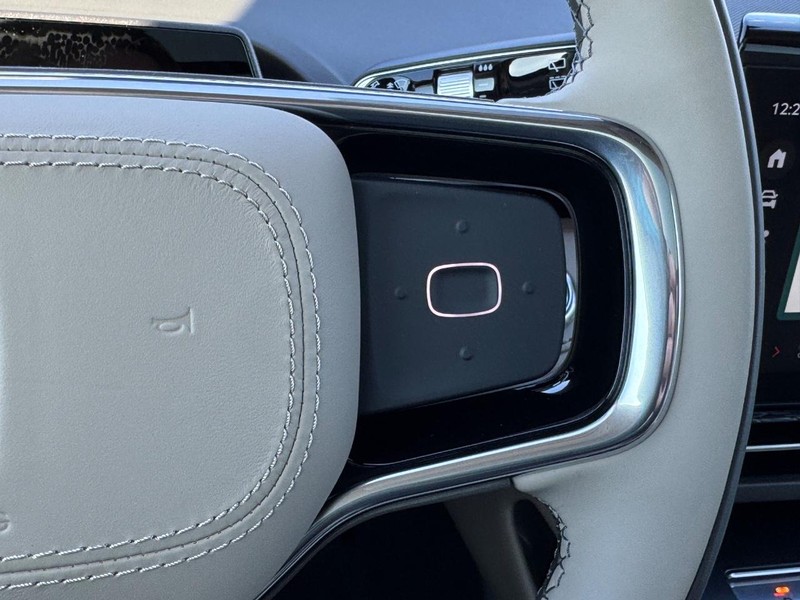 Lincoln Nautilus Vehicle Full-screen Gallery Image 23