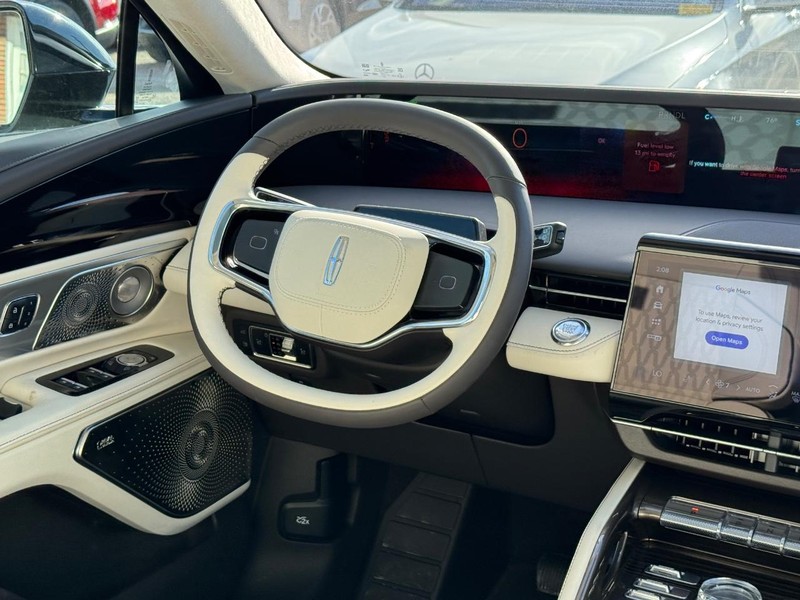 Lincoln Nautilus Vehicle Full-screen Gallery Image 15