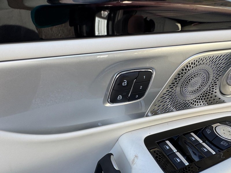 Lincoln Nautilus Vehicle Full-screen Gallery Image 20
