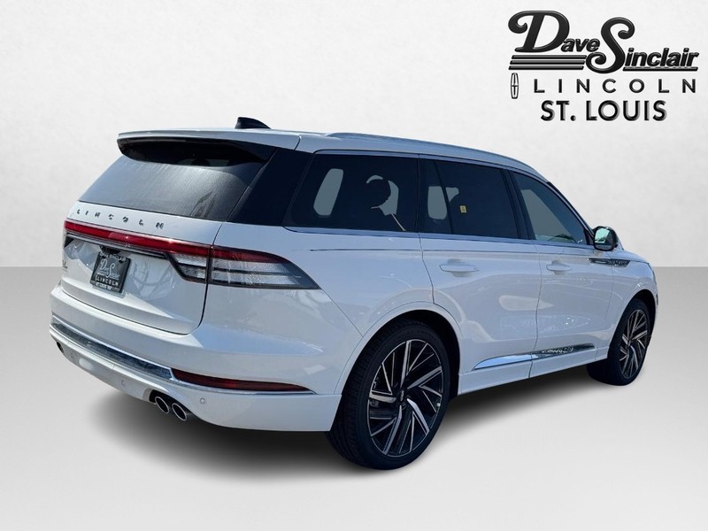 Lincoln Aviator Vehicle Full-screen Gallery Image 06