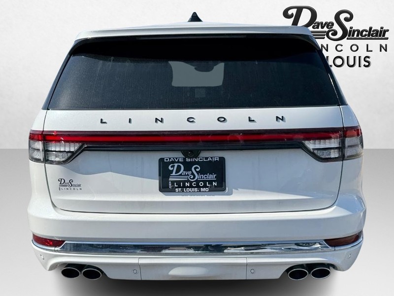 Lincoln Aviator Vehicle Full-screen Gallery Image 07