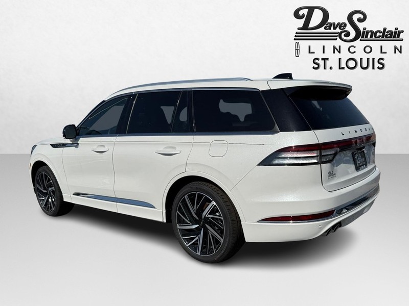 Lincoln Aviator Vehicle Full-screen Gallery Image 09