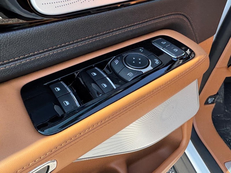 Lincoln Aviator Vehicle Full-screen Gallery Image 22