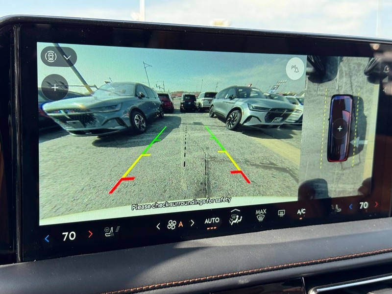 Lincoln Aviator Vehicle Full-screen Gallery Image 29