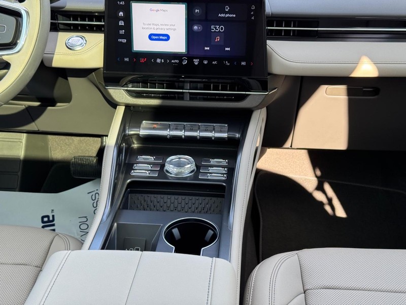 Lincoln Nautilus Vehicle Full-screen Gallery Image 17