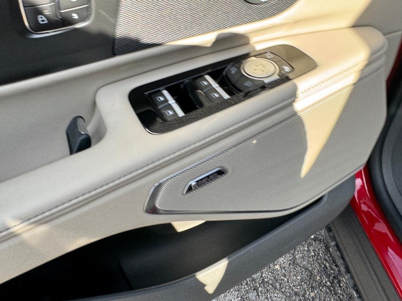 Lincoln Nautilus Vehicle Full-screen Gallery Image 19