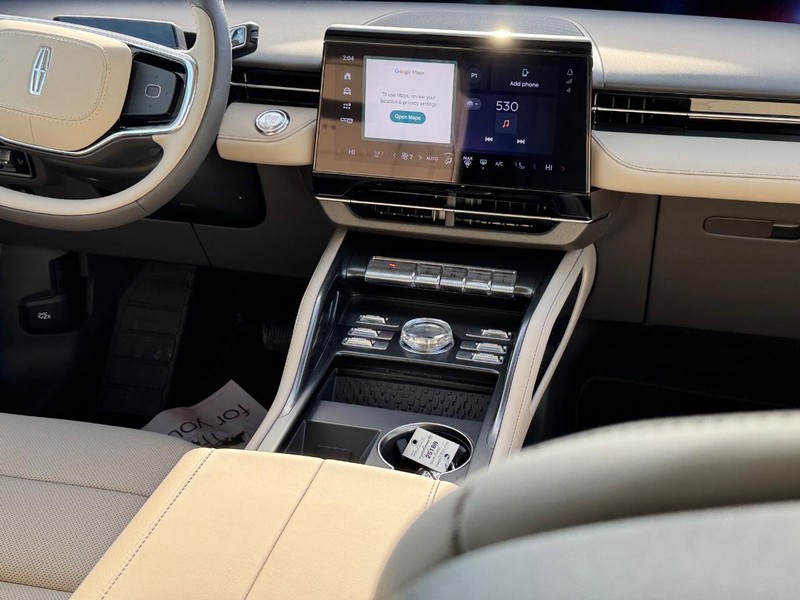 Lincoln Nautilus Vehicle Full-screen Gallery Image 16